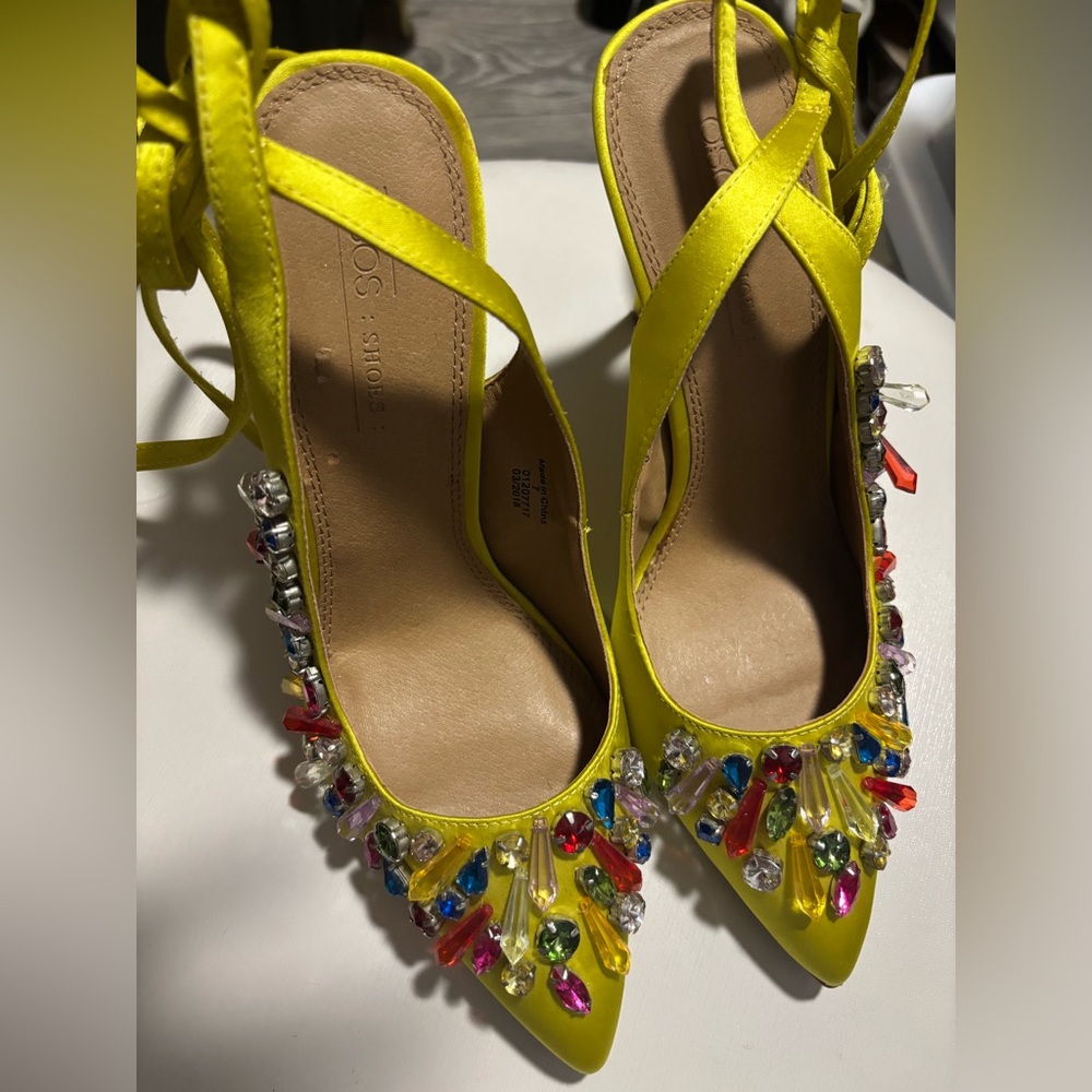 ASOS Women’s Yellow Pointed Toe Wrap Around The Ankle Jeweled Heels Size 7